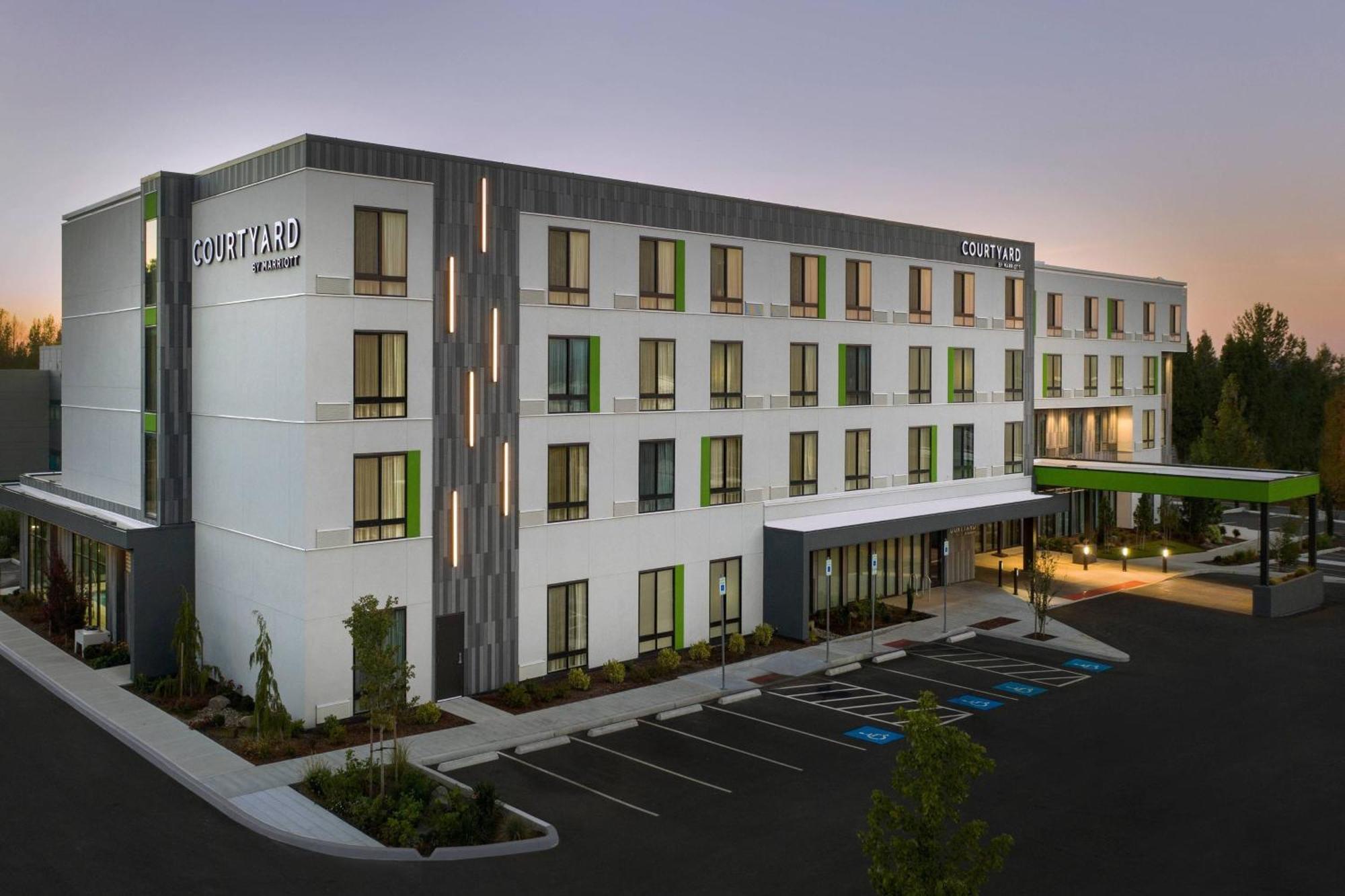Courtyard Portland East Hotel Fairview Exterior photo