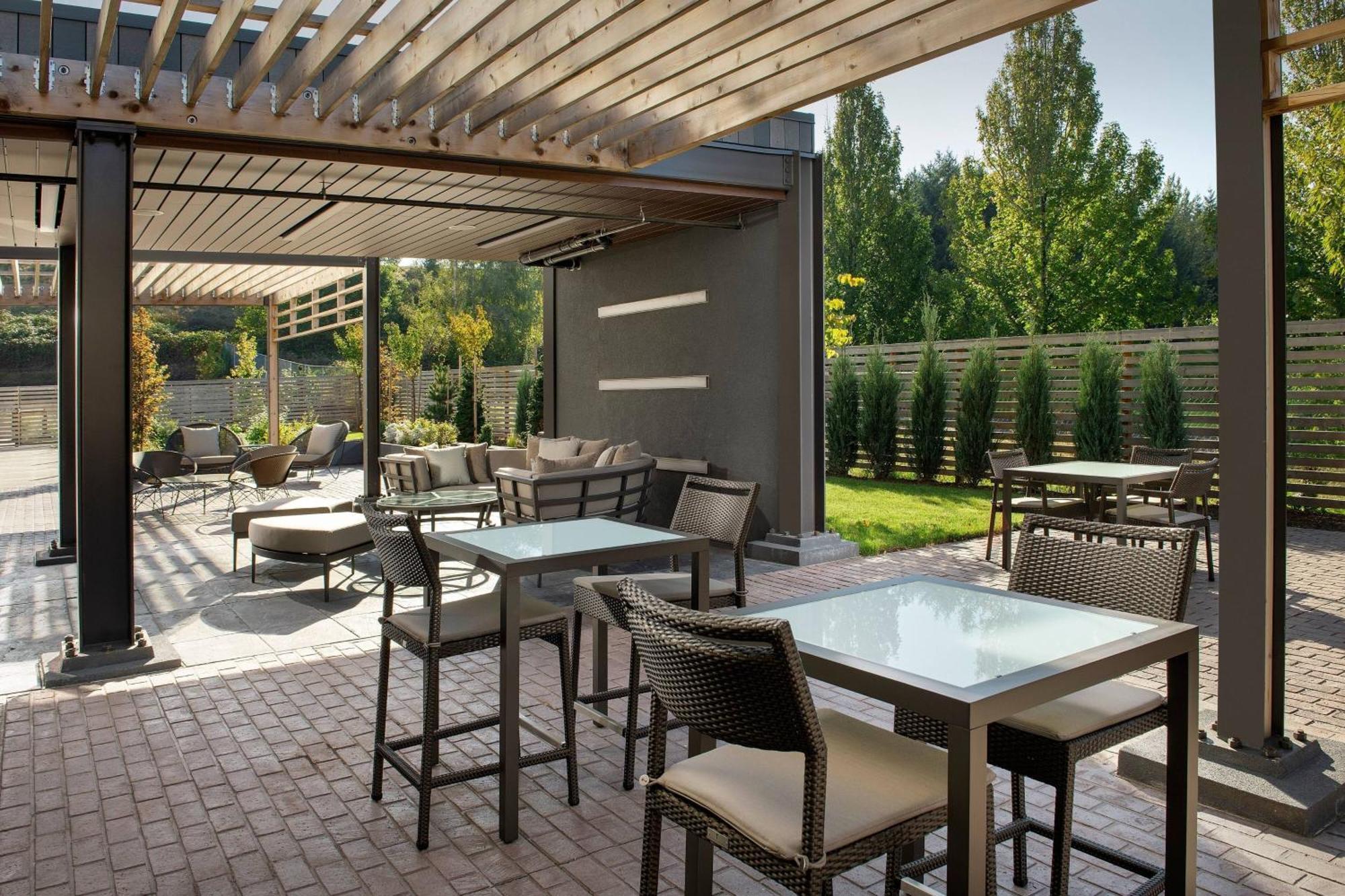 Courtyard Portland East Hotel Fairview Exterior photo