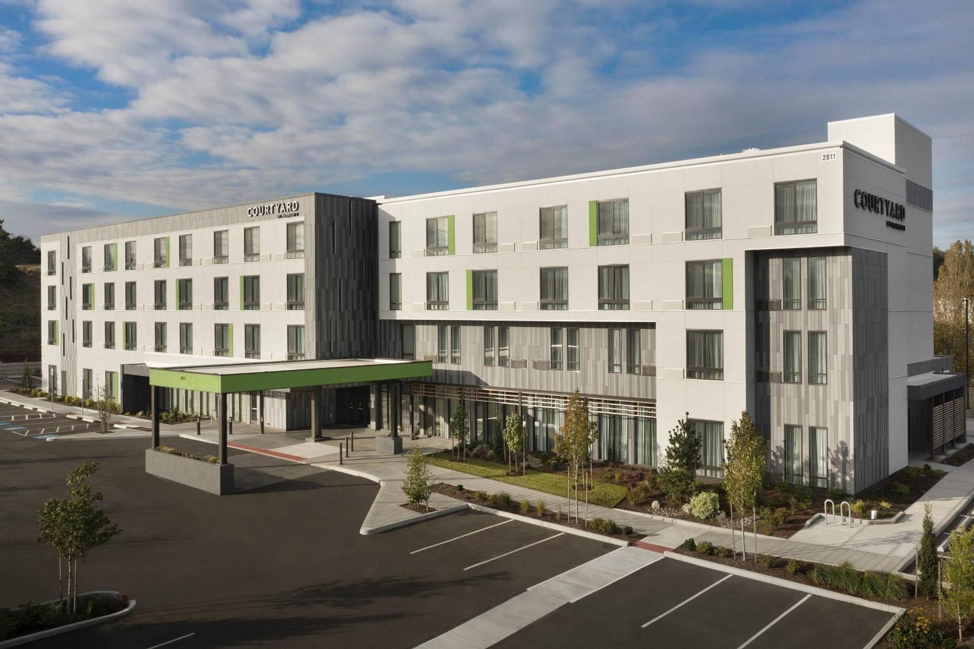 Courtyard Portland East Hotel Fairview Exterior photo